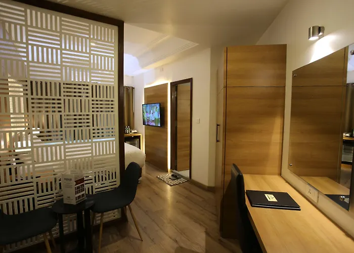 Marcopolo Business 2*